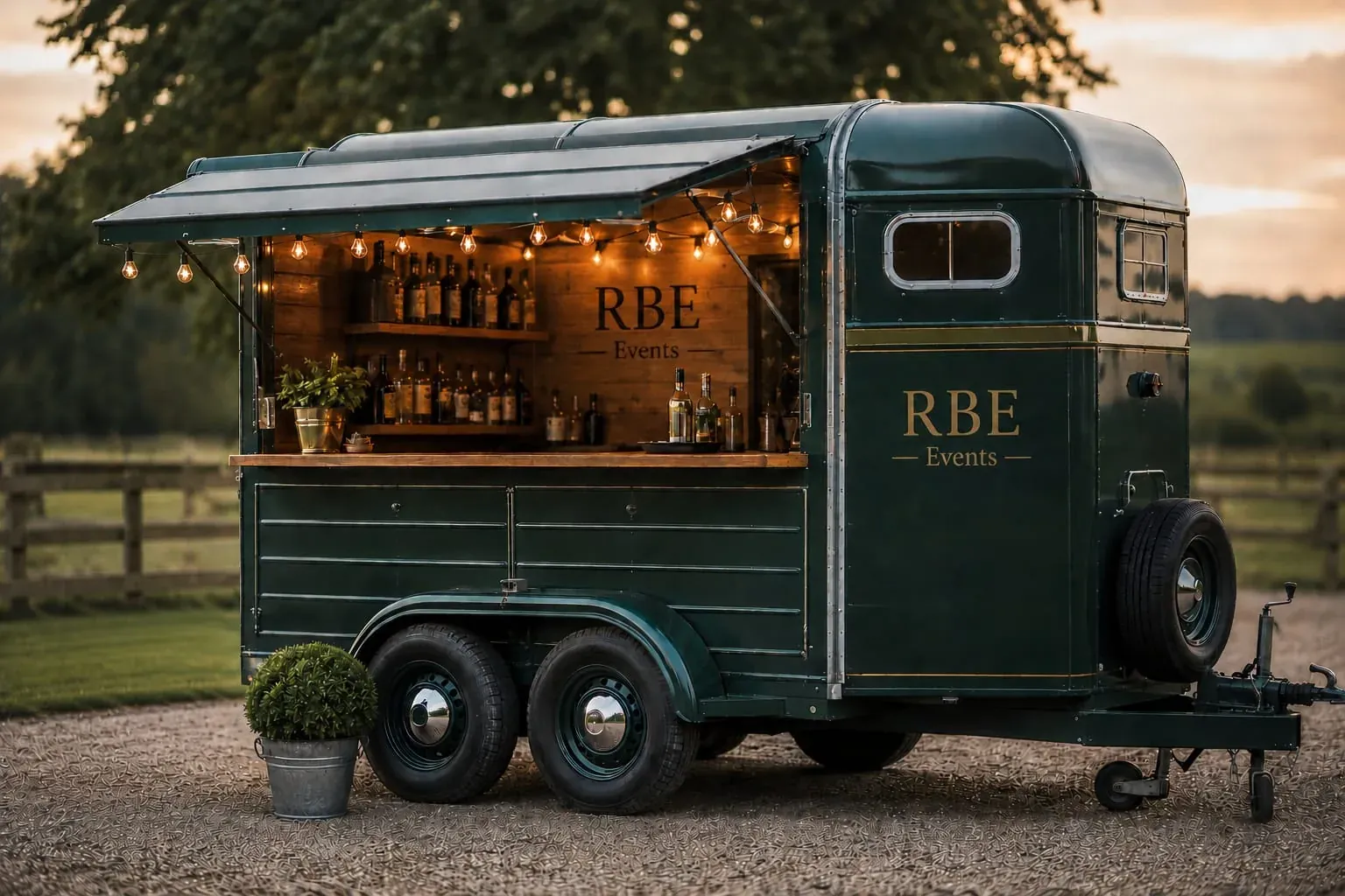 Mobile Event-Bar im umgebauten Pferdetrailer